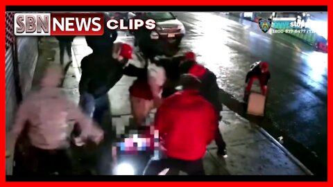 MOB BEATS MAN UNCONSCIOUS, BATTERS HIM WITH CHAIR ON NYC SIDEWALK - 5688