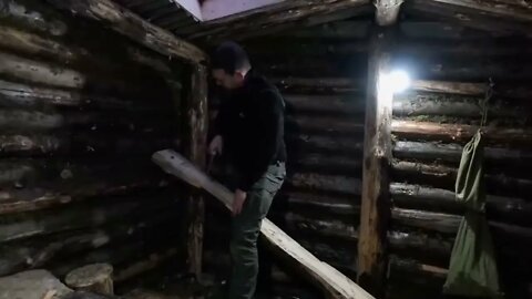 hiding in a huge dugout during a snow storm, spending the night in bushcraft shelter * 19