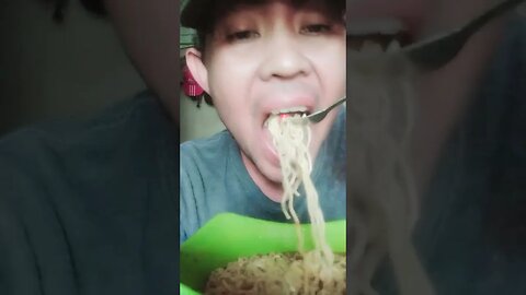 Makan Makan mie pedas