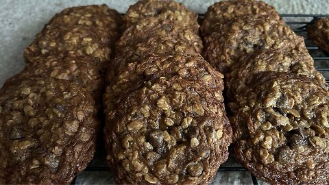 Oatmeal Chocolate Chip Molasses Cookies