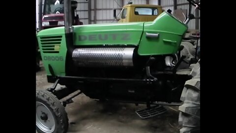 A look at a Deutz D8006 farm stock pulling tractor.