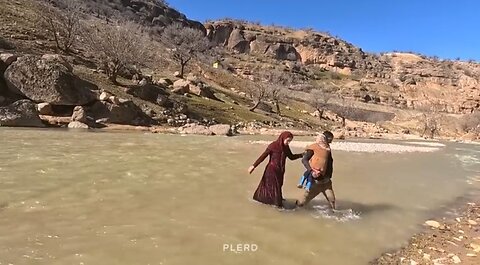 Watch How These Nomads Cross the River !
