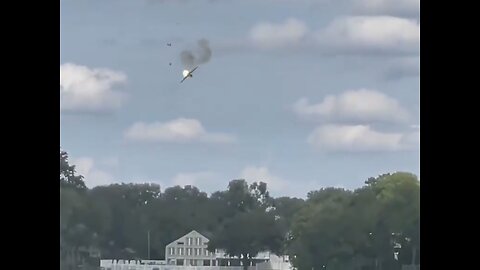 FIGHTER JET🛩️🏢CRASHES DURING AIR SHOW IN BELLEVILLE MICHIGAN🛩️🪂💫