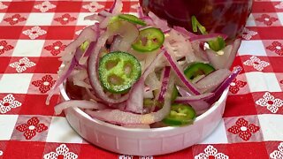 QUICK PICKLED RED ONIONS FOR TACOS AND MORE!! EASY REFRIGERATOR PICKLED ONIONS