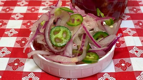 QUICK PICKLED RED ONIONS FOR TACOS AND MORE!! EASY REFRIGERATOR PICKLED ONIONS
