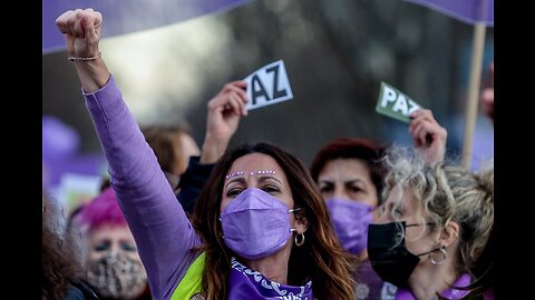 Madre asesina de Gijón, España, es defendida por feministas