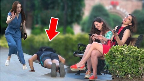 Crazy Guy On Street Prank - Awesome Reactions 😂