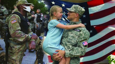 Soldiers Coming Home As a Surprise Gift to Their Families