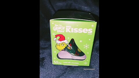 How The Grinch 💚 stole kisses