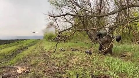 🔴 Ukrainian Javelin Team Receives Fire After Targeting Russian Vehicle