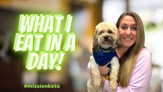 WHAT I EAT IN A DAY ON KETO | KETO RED LOBSTER CHEDDAR BISCUITS | WHITE CHICKEN CHILI FOR DINNER! |