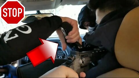 CRAZY ROBBERY PRANK ON MY BROTHER ( YOU WOUN'T BEVEL WHAT MY BROTHER DID WITH THE ROBER)