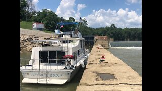 Burns Craft Houseboat Cruising Up The Ohio