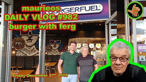 maurieos DAILY VLOG #982 burger with ferg