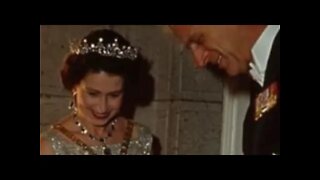 Rainha Elizabeth 2 e o Principe Philipp recebendo o imperador da Etiópia