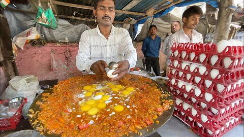 Mumbai's Famous Street Style Egg Bhurji | Indian Street Food