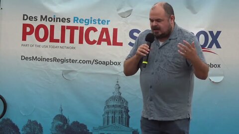 Ryan Melton speaks at the Des Moines Register Political Soapbox during the Iowa State Fair：/20