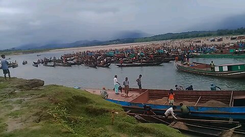 River is coming from India Meghalaya to Bangladesh its very hard work for workers part 2 Bangladesh