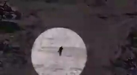 ►🚨▶◾️⚡️🇮🇱⚔️🇵🇸 Israeli Sniper Repeatedly Targets then Kills Palestinian trying to collect Food/Aid
