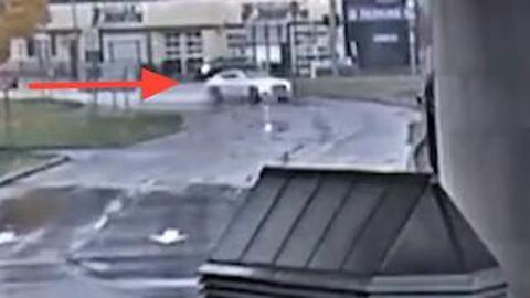 UPDATE - Video captures deadly car crash, explosion at U.S.-Canada border crossing