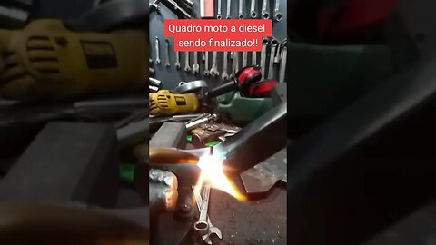 Moto a Diesel - Berço do quadro - Perguntas Feitas na Rede Vizinha (Aquela que as "muié dança")