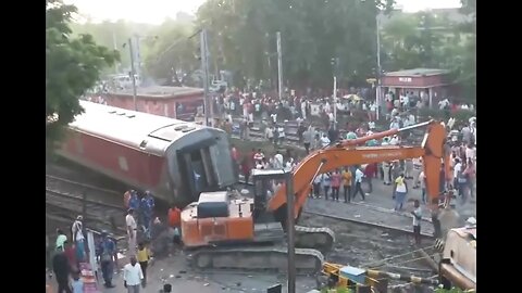 4 Dead, 100 Injured After North East Express Train Derails In Bihar