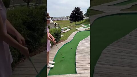 Mini Golf avoiding going out of bounds