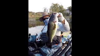 BARRETT LAKE FLOAT TUBE BASSING