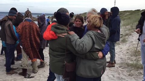 SOUTH AFRICA - Cape Town - The community gathered at Witsand Beach to commemorate the life of a murdered 38 year old man (Video) (DfX)