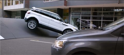 Range Rover Evoque stunt- speed Bump