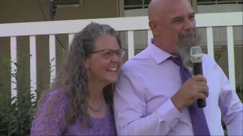 Wedding in Missouri. Outdoor livestream. Mom and Dad sing duet