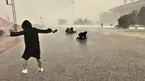 Buildings destroyed, China in rush! Snowstorm turn street frozen in Heilongjiang