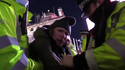 Piccadilly Circus weekly Assange protest - More police abuse For what