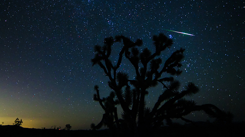 Time lapse: Breathtaking meteor shower over Las Vegas sky