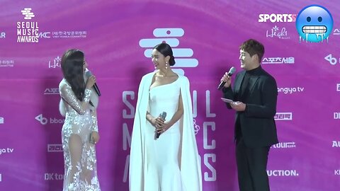 Shivering Cold | Girl (event hosts) | Clara Lee (클라라, 제28회 서울가요대상 레드카펫 ) | K-pop | Red carpet cold