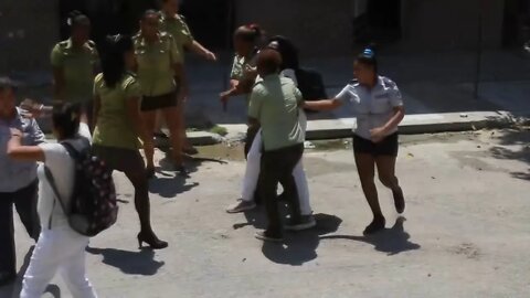 #Cuba 🇨🇺🚨 #Repression vs Ladies in White