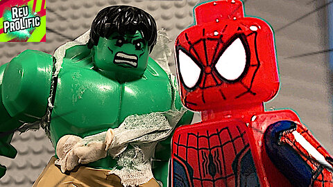 LEGO Spider-Man FIGHTS the Hulk!