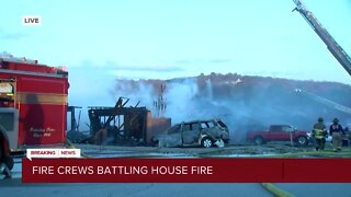 Firefighers battle multi-house fire in Tulsa neighborhood