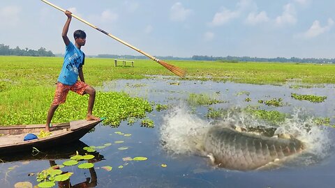 Unbelievable Big Fish Catching From Boat With Bamboo Tools Flood Water - Best Rural Teta Fishing