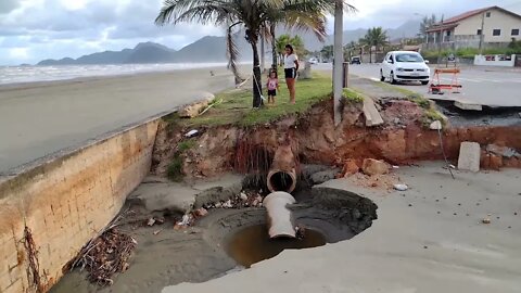 CRATERAS EM PRAIA DE PERUIBE SP 19/04/2021