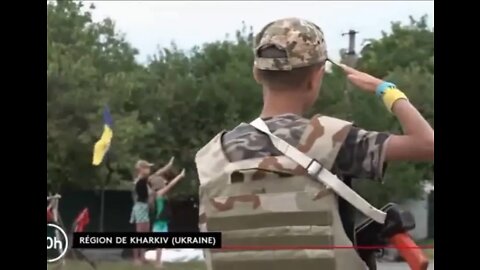 Ukraine: Children of AZOV in Kharkiv saluting military convoy