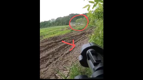 Ukraine war combat footage : GoPro view of Russian tank being taken out a close range