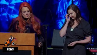 Wynonna & Ashley Judd’s Emotional Tribute To Mom Naomi Judd