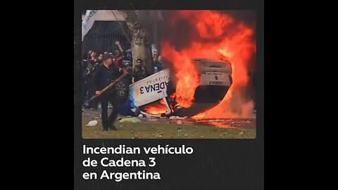 Incendian vehículo durante las protestas en Buenos Aires