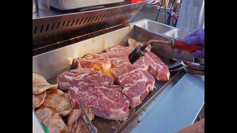 Amazing Steak Seared on 400 Degree Hot Iron Plate 排隊必吃！人氣夜市牛排, 豬排, 牛肉湯 潮食牛