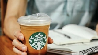 Starbucks to Ban Plastic Straws