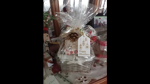 What to put in a small christmas gift basket?