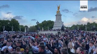 Crowd Outside Buckingham Palace Sings 'God Save The Queen'
