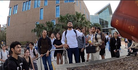 University of Central Florida: Large Crowd Forms, Contending With Many Muslims, Exalting Jesus Christ