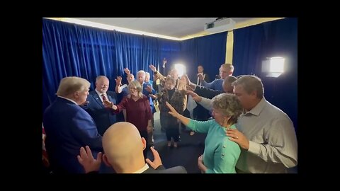 TRUMP🪽❤️🇺🇸🪽🥇JOINS LEADERS IN PRAYER AT IOWA MAGA CAMPAIGN EVENT💙🇺🇸⭐️